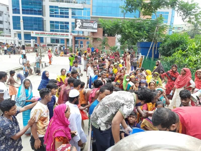 Community food distribution in Dhaka, Bangladesh